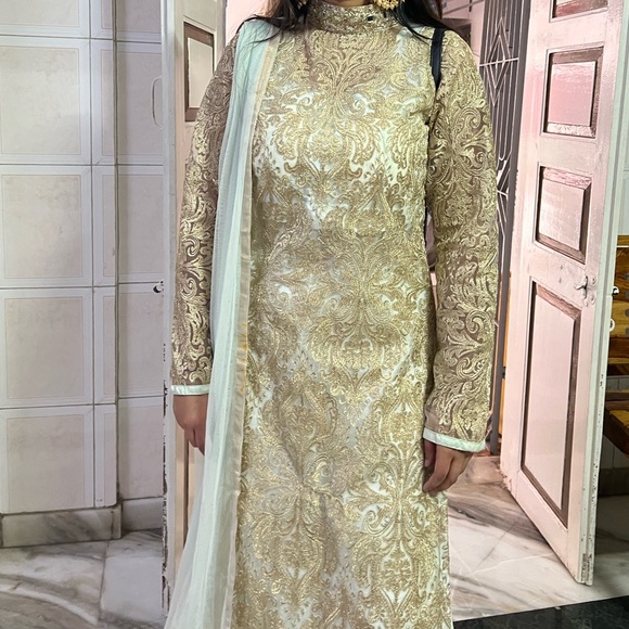 Selling this Pakistani suit! Worn few times! - Picture 3 of 3